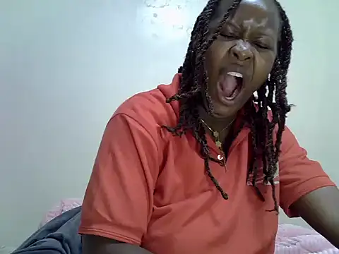 Snapshot of Sonnia_ chatting on May 15, 4:30 am Sonnia online show from May 15, 4:30 am