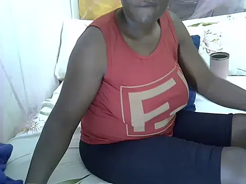 Snapshot of Sweetreena chatting on May 20, 3:24 am Sweetreena online show from May 20, 3:24 am