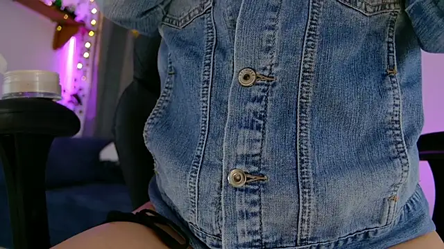 vayolett01 dakotta online show from November 29, 2:47 am