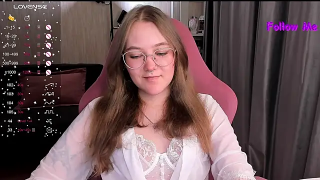 Snapshot of bunny_bubble chatting on May 6, 11:32 pm bunny bubble online show from May 6, 11:32 pm