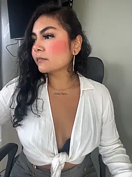 Juli Walker online show from May 4, 2:35 pm