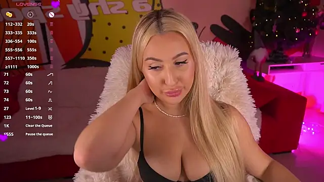 Snapshot of LiaBrazzerr chatting on December 19, 3:08 pm LiaBrazzerr online show from December 19, 3:08 pm