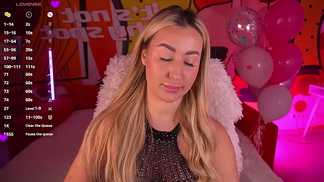 Snapshot of LiaBrazzerr chatting on February 16, 8:32 am LiaBrazzerr online show from February 16, 8:32 am