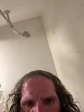 Snapshot of Crackkers chatting on November 21, 6:01 am Crackkers online show from November 21, 6:01 am