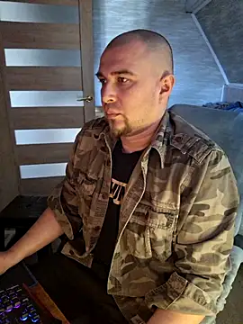 Foxyshaved online show from March 24, 8:30 am