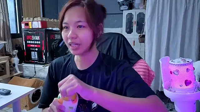 Snapshot of Kana_G chatting on April 30, 2:40 am Kana G online show from April 30, 2:40 am