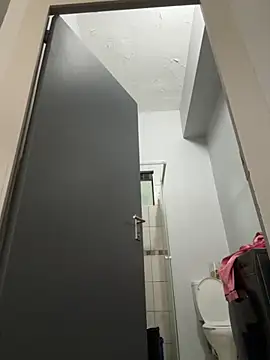 slimcateee online show from September 21, 5:09 am