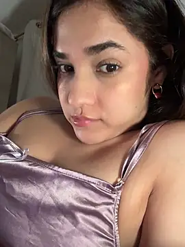 Snapshot of CuteeRose chatting on February 1, 8:02 am CuteeRose online show from February 1, 8:02 am