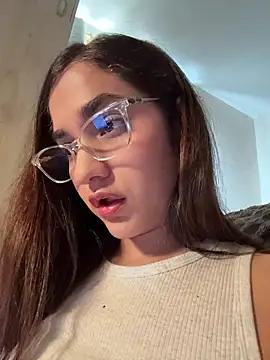 Snapshot of CuteeRose chatting on February 8, 2:31 pm CuteeRose online show from February 8, 2:31 pm