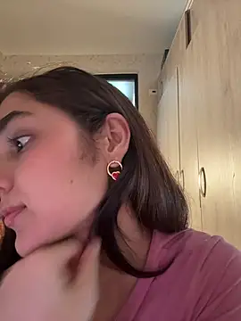 Snapshot of CuteeRose chatting on February 26, 3:33 pm CuteeRose online show from February 26, 3:33 pm