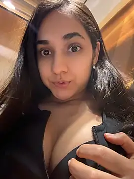 CuteeRose online show from August 1, 4:50 pm