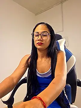 Snapshot of KittyKardy chatting on January 11, 2:05 am KittyKardy online show from January 11, 2:05 am