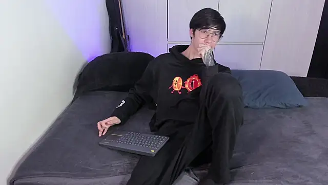 Aventure Twinks online show from February 7, 1:15 am