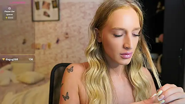 Nicolette  Shea  online show from September 11, 9:20 am