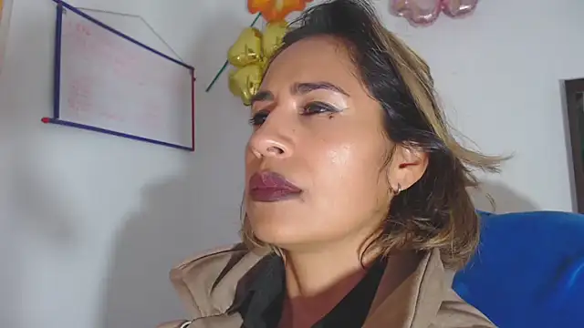 Snapshot of fantasty_nylon chatting on December 7, 12:30 am fantasty nylon online show from December 7, 12:30 am