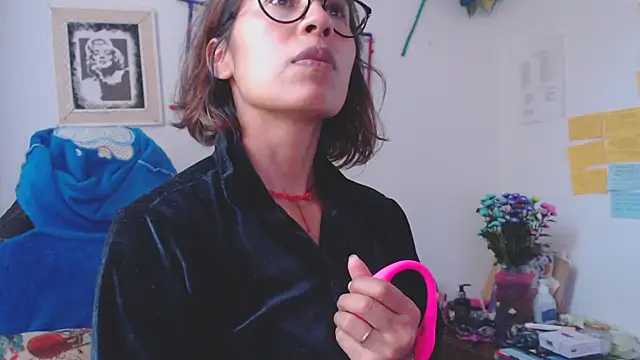 Snapshot of fantasty_nylon chatting on February 17, 9:19 pm fantasty nylon online show from February 17, 9:19 pm