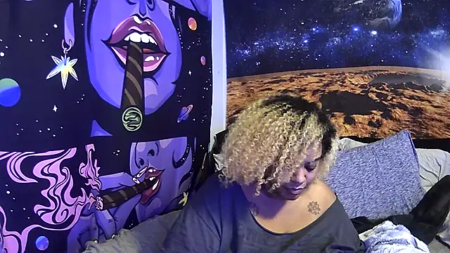 Snapshot of AutumnHart chatting on December 11, 12:23 am AutumnHart online show from December 11, 12:23 am