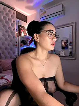 Snapshot of ZarahEvans chatting on November 21, 7:56 pm ZarahEvans online show from November 21, 7:56 pm