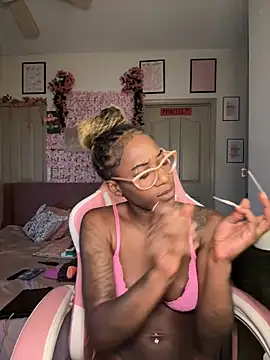 Snapshot of VixenCapri chatting on December 24, 12:33 am VixenCapri online show from December 24, 12:33 am