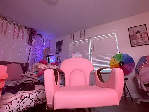 Snapshot of VixenCapri chatting on October 26, 6:47 pm VixenCapri online show from October 26, 6:47 pm