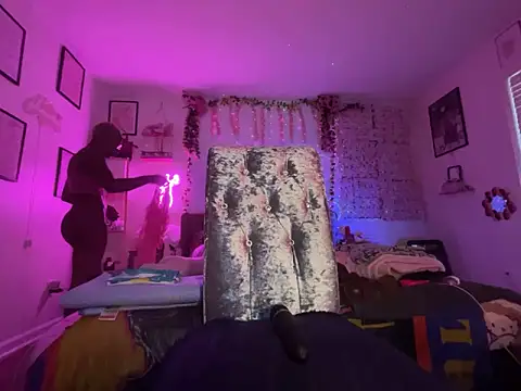 Snapshot of VixenCapri chatting on December 2, 2:23 pm VixenCapri online show from December 2, 2:23 pm