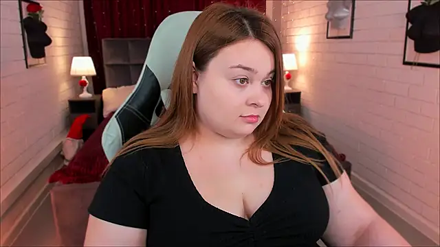 Snapshot of KimberlyMaran chatting on February 18, 9:21 am KimberlyMaran online show from February 18, 9:21 am