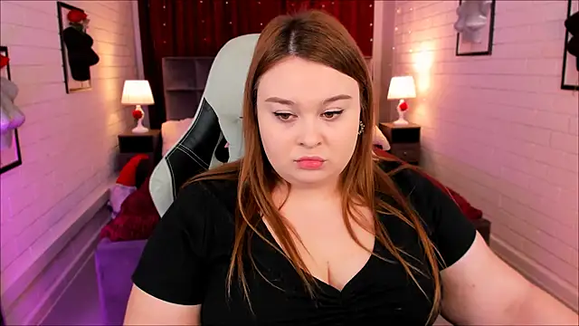 Snapshot of KimberlyMaran chatting on February 19, 9:06 am KimberlyMaran online show from February 19, 9:06 am