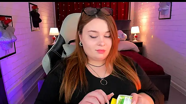 Snapshot of KimberlyMaran chatting on March 12, 9:12 am KimberlyMaran online show from March 12, 9:12 am