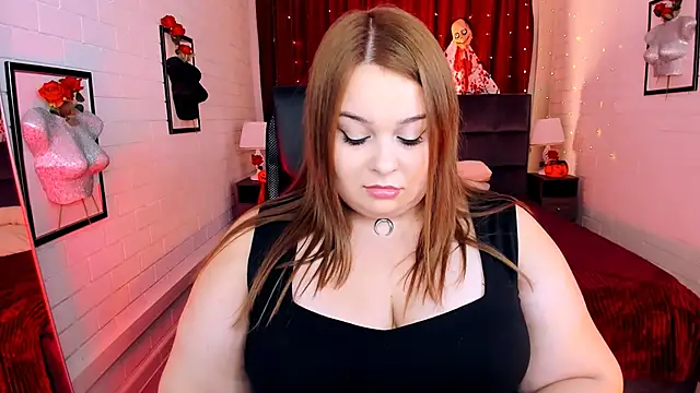 Snapshot of KimberlyMaran chatting on October 31, 9:32 am KimberlyMaran online show from October 31, 9:32 am