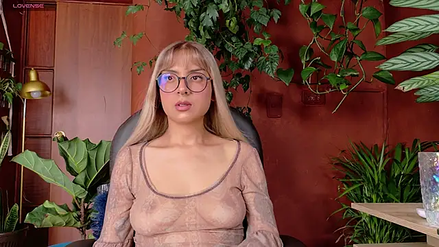 Snapshot of Yeriawaddell_ chatting on May 19, 8:48 pm Yeriawaddell online show from May 19, 8:48 pm