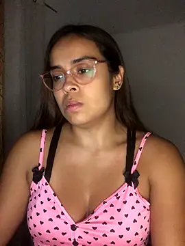 Snapshot of JuanaSimons chatting on October 31, 1:39 am JuanaSimons online show from October 31, 1:39 am