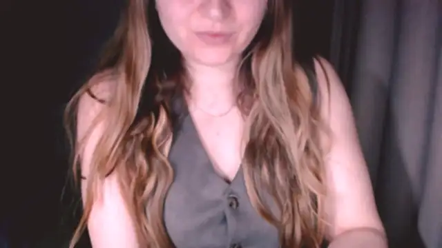 Snapshot of fiona_cute_2 chatting on April 20, 7:15 pm fiona cute 2 online show from April 20, 7:15 pm