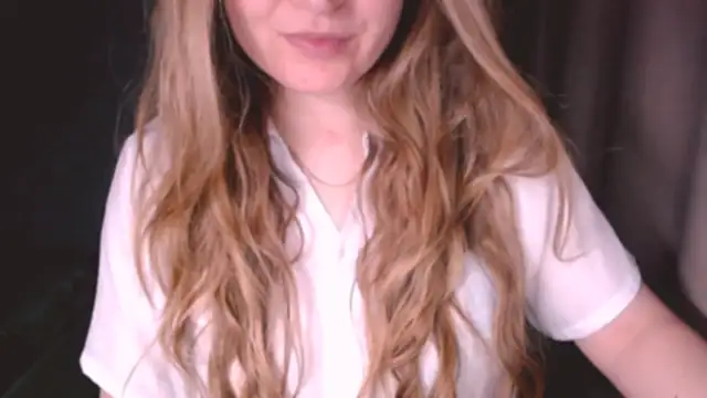 Snapshot of fiona_cute_2 chatting on April 27, 7:45 pm fiona cute 2 online show from April 27, 7:45 pm