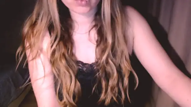 Snapshot of fiona_cute_2 chatting on May 24, 7:19 pm fiona cute 2 online show from May 24, 7:19 pm