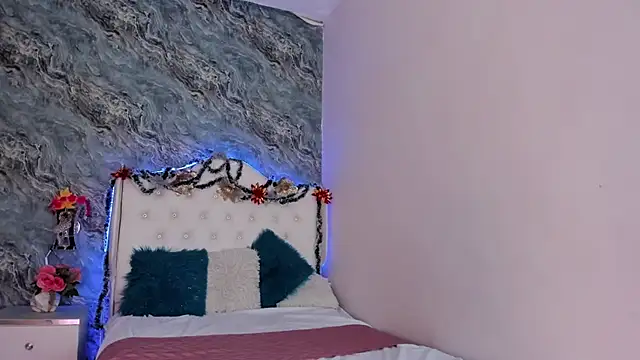 CAMILLEN PETTID online show from December 18, 7:30 pm