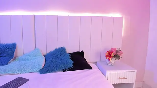 Snapshot of CAMILLEN_PETTID chatting on October 26, 10:15 pm CAMILLEN PETTID online show from October 26, 10:15 pm