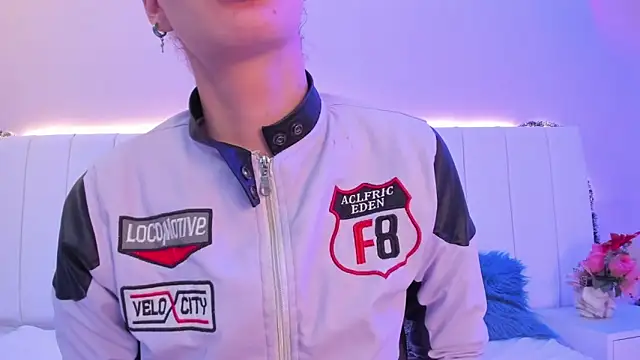 Snapshot of CAMILLEN_PETTID chatting on November 29, 10:35 pm CAMILLEN PETTID online show from November 29, 10:35 pm