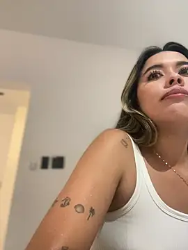 Emilia Bakerr online show from January 16, 7:20 pm