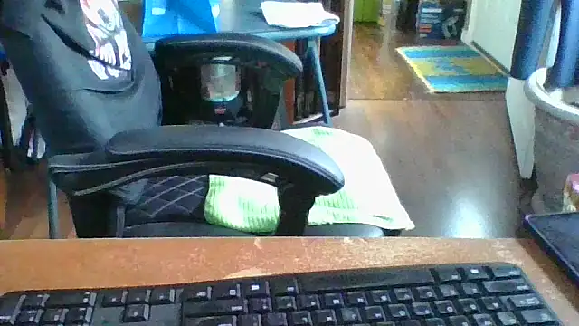 Snapshot of Daremeknot chatting on May 1, 2:32 pm Daremeknot online show from May 1, 2:32 pm