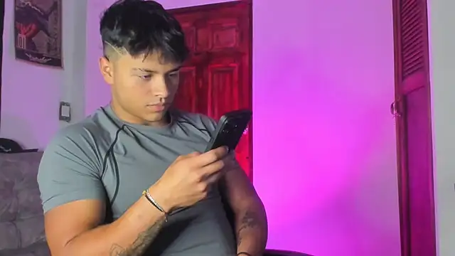 Dominic Biker   online show from April 17, 3:53 am