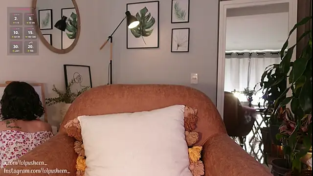 JulietteDee online show from March 19, 9:05 pm