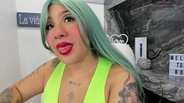 Snapshot of miss_danika chatting on November 18, 11:03 am miss danika online show from November 18, 11:03 am