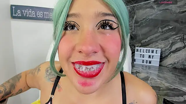 Snapshot of miss_danika chatting on November 20, 11:10 am miss danika online show from November 20, 11:10 am