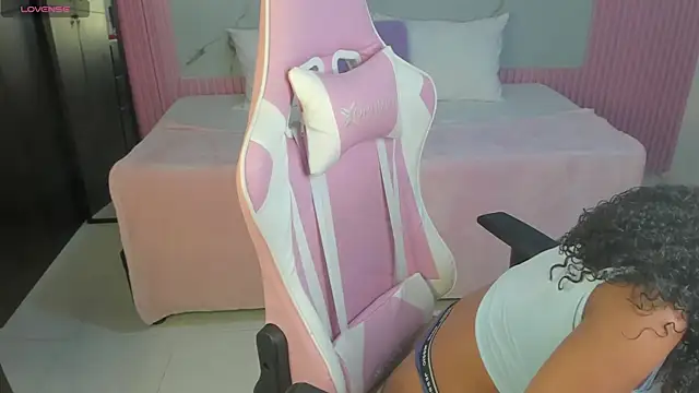 Snapshot of lia_16 chatting on February 6, 6:35 pm lia 16 online show from February 6, 6:35 pm