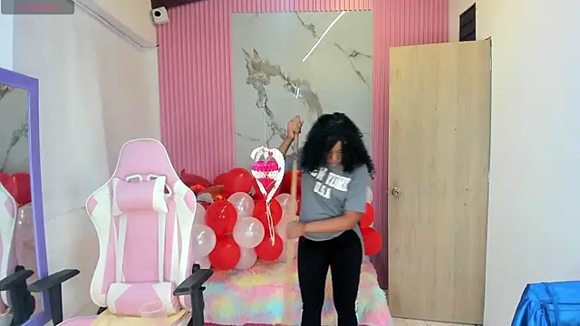 Snapshot of lia_16 chatting on February 12, 4:12 am lia 16 online show from February 12, 4:12 am