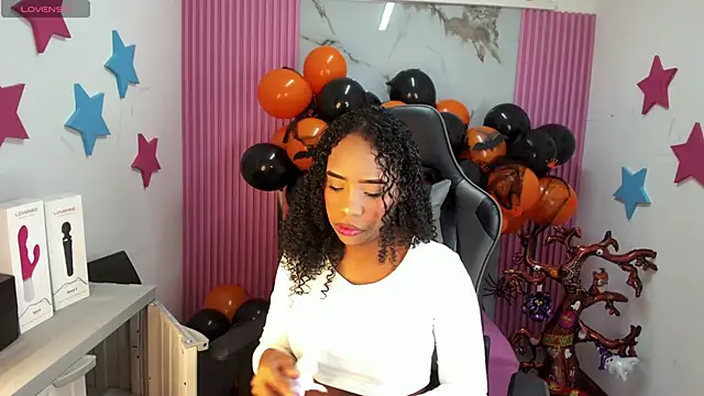 Snapshot of lia_16 chatting on October 22, 10:59 am lia 16 online show from October 22, 10:59 am