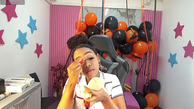 Snapshot of lia_16 chatting on November 1, 11:01 am lia 16 online show from November 1, 11:01 am