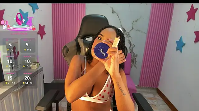 Snapshot of lia_16 chatting on December 1, 10:53 am lia 16 online show from December 1, 10:53 am