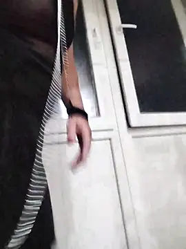 Snapshot of DjiniCD chatting on December 13, 8:26 pm DjiniCD online show from December 13, 8:26 pm