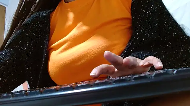 lupita84 online show from December 15, 10:58 pm